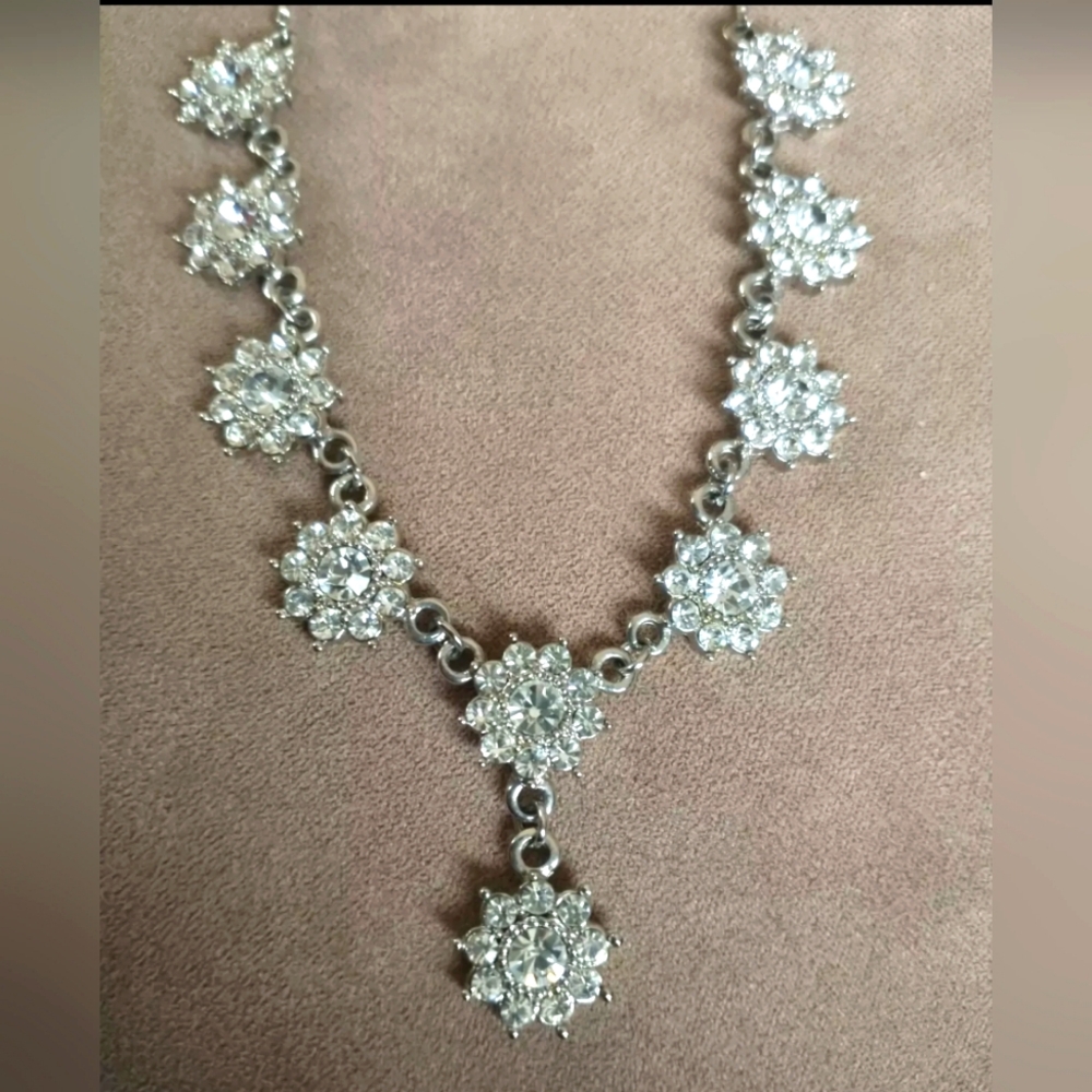 Elegant Silver Flower Design Statement Necklace